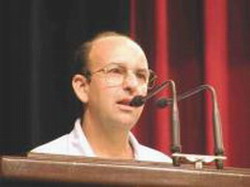  Carlos Lage gives Expocuba 2007 Awards